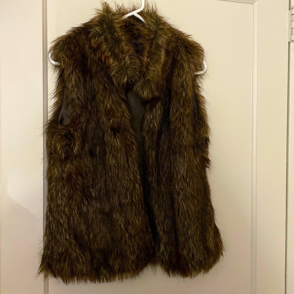 2 bebe brown faux fur vest size: L